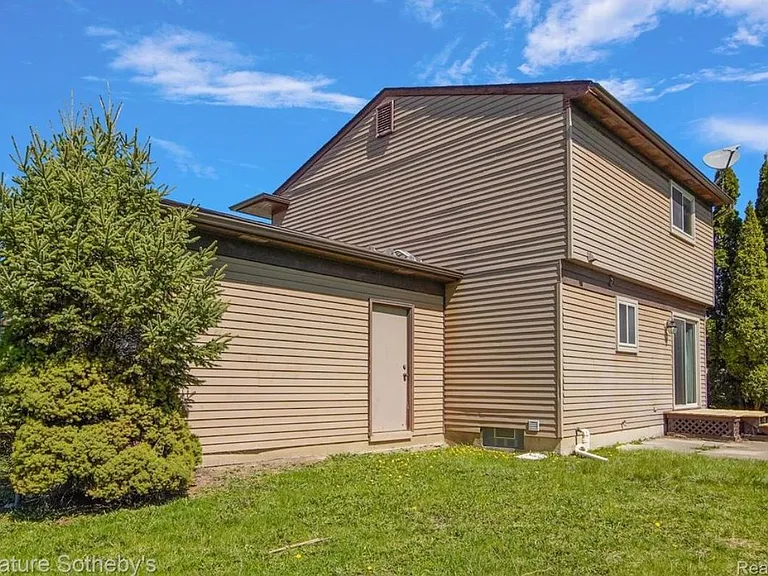 43603 Emrick Dr — Photo 13