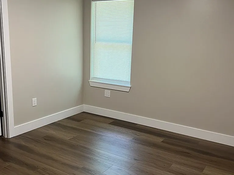 367 Lafayette Rd — Photo 8