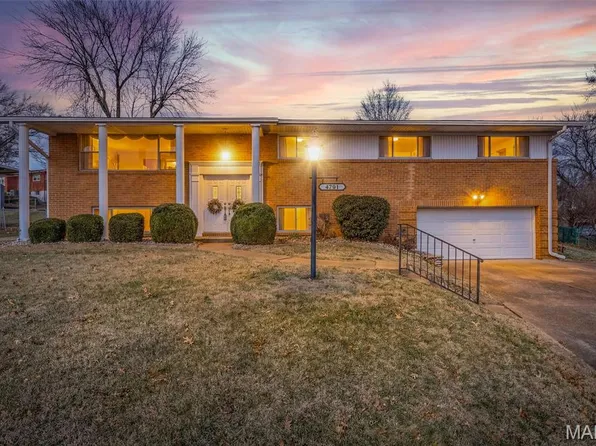 4701 Sunnyview Dr, Saint Louis, MO 63128