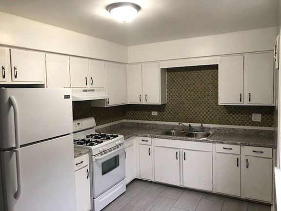 3rd image of 1306 Sibley Blvd APT 4