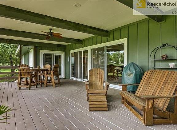 Huge, entertaining deck!