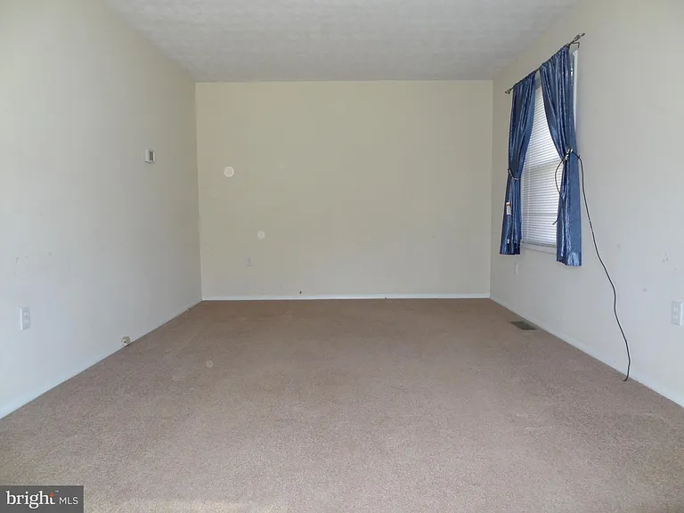 2074 Lake Grove Ln — Photo 9