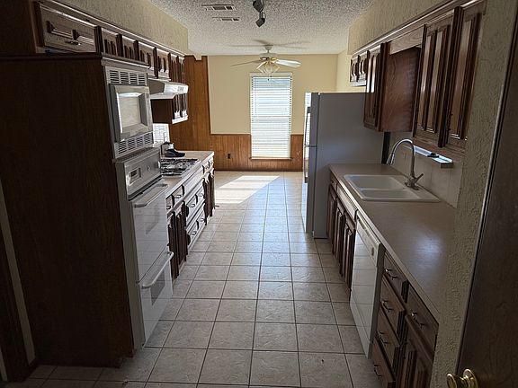 2nd image of 808 Skylark Dr