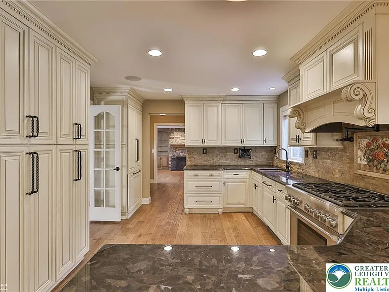 284 Walker Rd — Photo 41