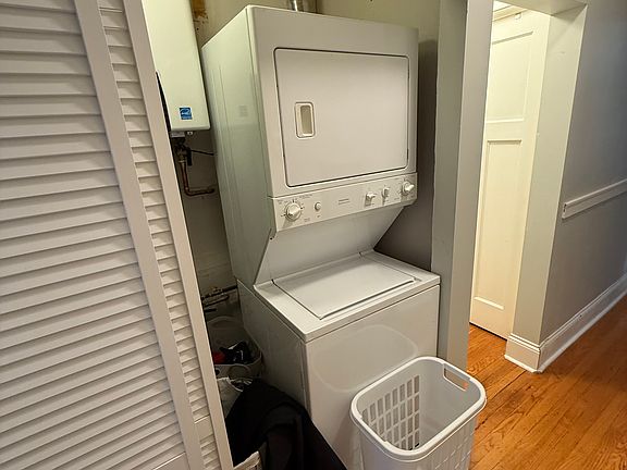 2nd image of 6427 N Greenview Ave #2