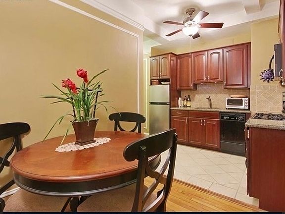4th image of 157 E 72nd St APT 1A