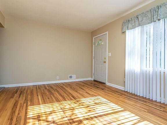 3rd image of 355 E Roosevelt Ave