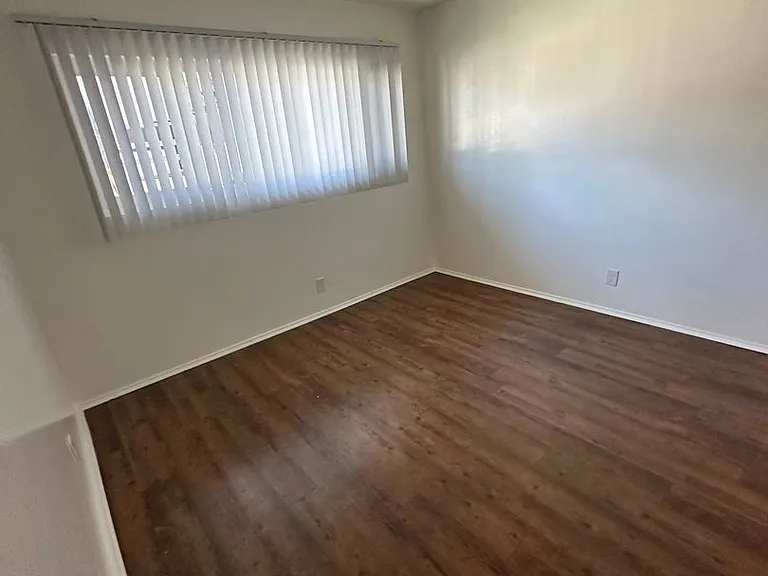 700 E Holly Ave — Photo 5