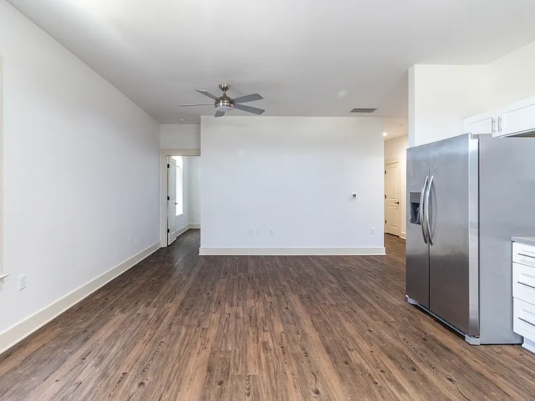1120 Franck St — Photo 42