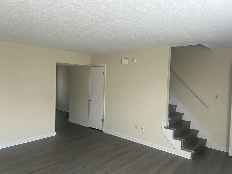 3260 Spring Hollow Ave #5 — Photo 4