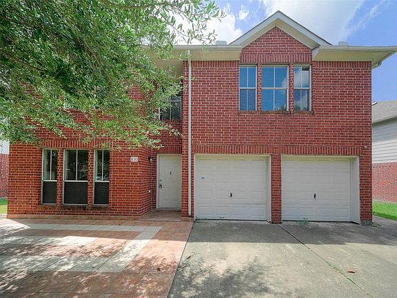 2nd image of 830 Willow West Dr