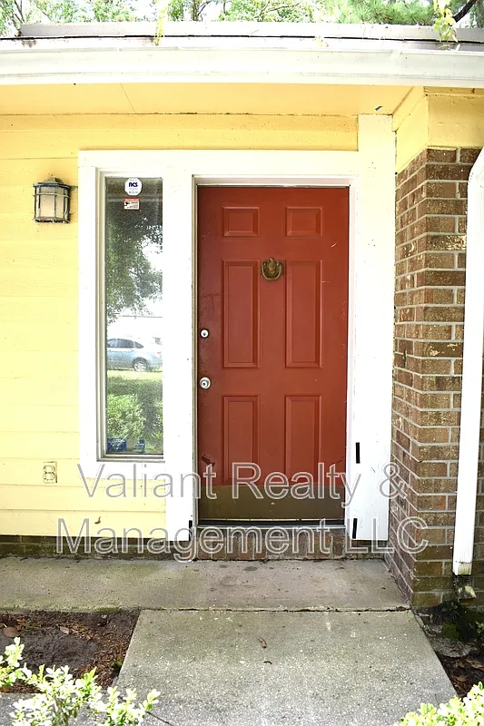 3 bed, 2.0 bath, 1676 sqft, $1,900 — Photo 2