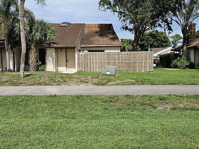 4208 Palm Bay Cir #C — Photo 1