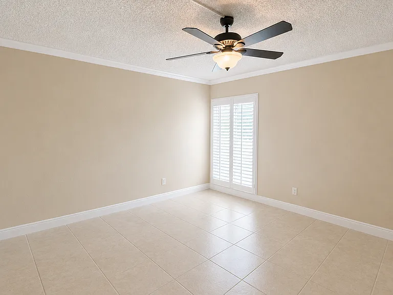 2264 Winkler Ave #202 — Photo 14