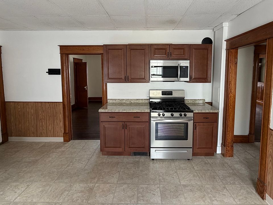 Large eat in kitchen