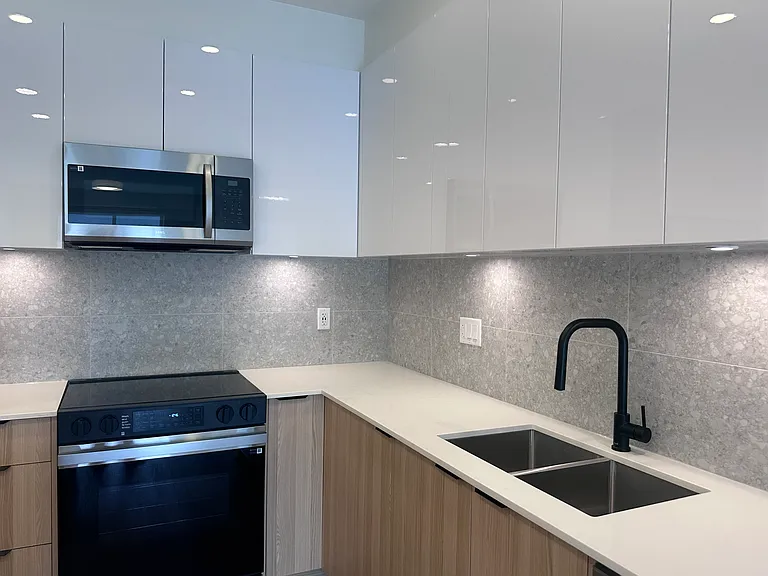 20795 Fraser Hwy — Photo 8