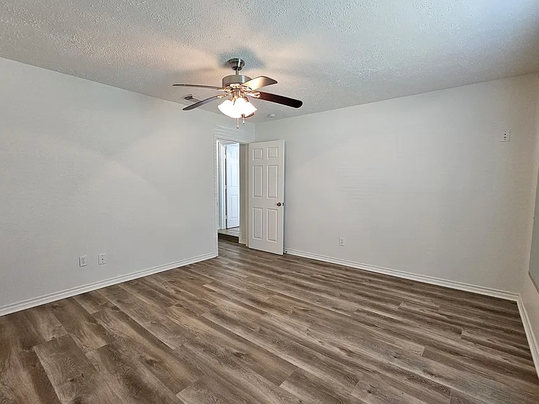 10615 Heatherford Dr — Photo 13