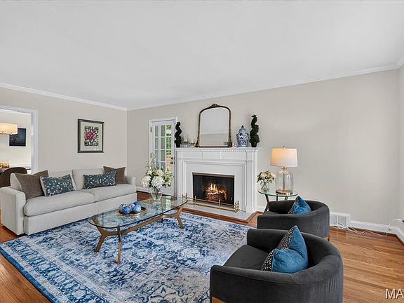 4th image of 28 Berkshire Dr