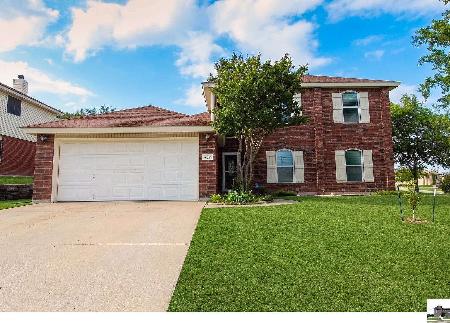 4 bed, 2.5 bath, 2565 sqft, $1,900 — Photo 1