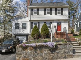 18 Crehore Rd, Chestnut Hill, MA 02467