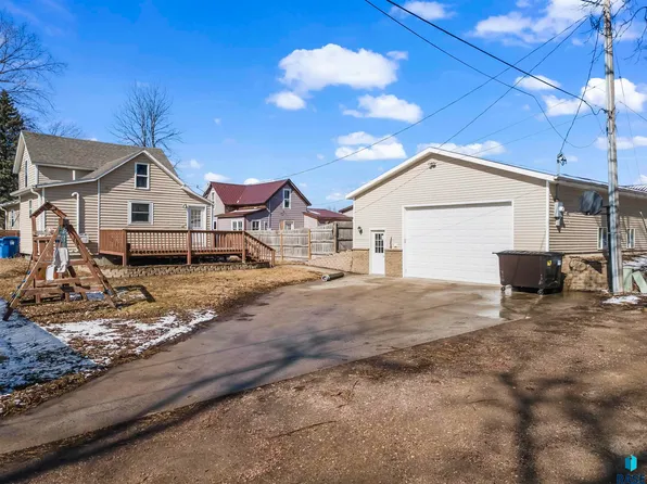 406 S Pleasant St, Canton, SD 57013