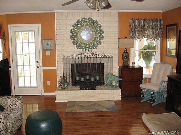 3rd image of 1461 Kensington Cir