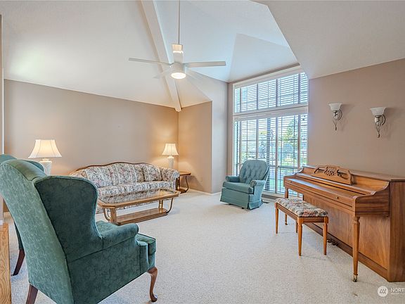 5th image of 717 NE 158th Avenue