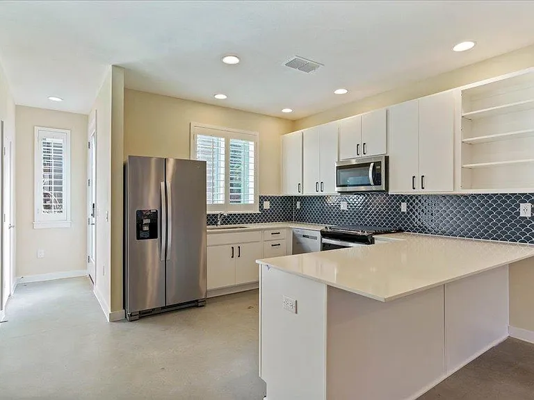814 N Bluff Dr #76 — Photo 3