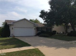 721 S Canterbury Dr, Freeport, IL 61032