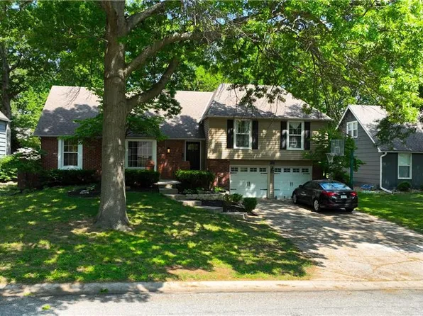 9723 Carter Dr, Overland Park, KS 66212