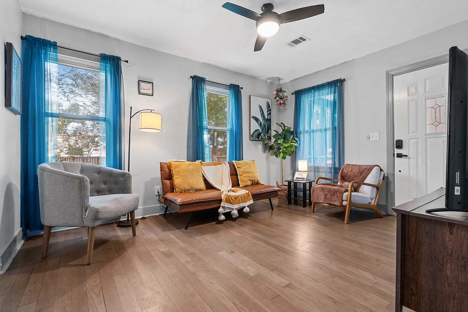 3 bed, 2.0 bath, $6,124 — Photo 3