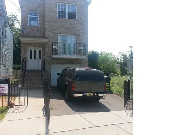 520 S 15th St, Newark, NJ 07103