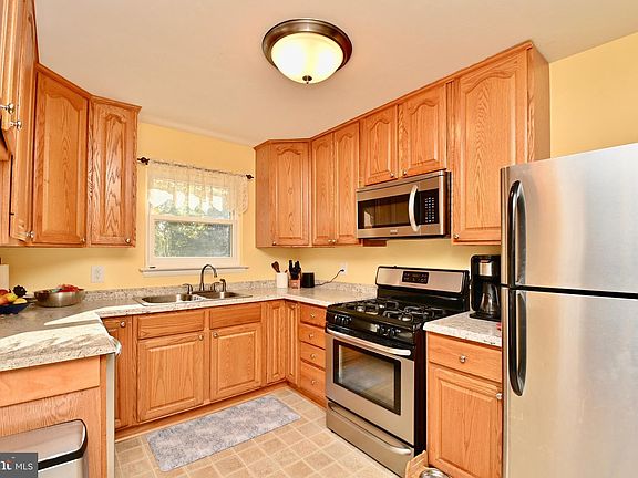 4th image of 14507 Silverdale Dr