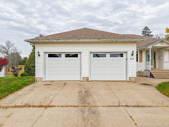 3rd image of 27 Howe Cres