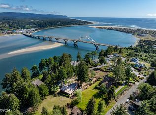 744 NW Highland Dr, Waldport, OR 97394