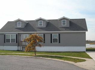 691 Waters Edge Pl, Michigan City, IN 46360