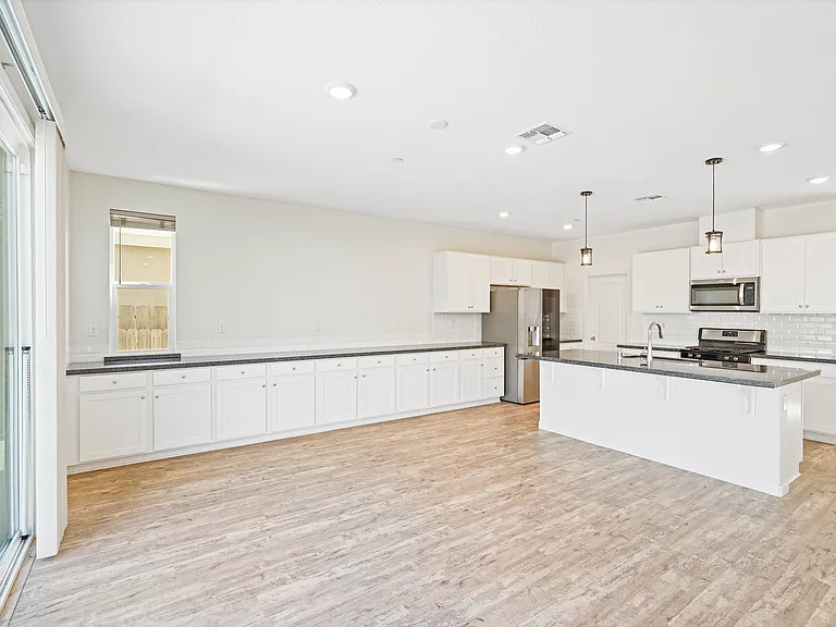 467 Yarrow Dr — Photo 12