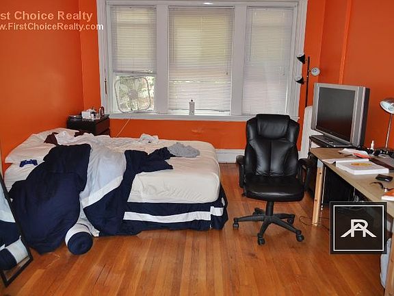 3rd image of 96 Strathmore Rd #4