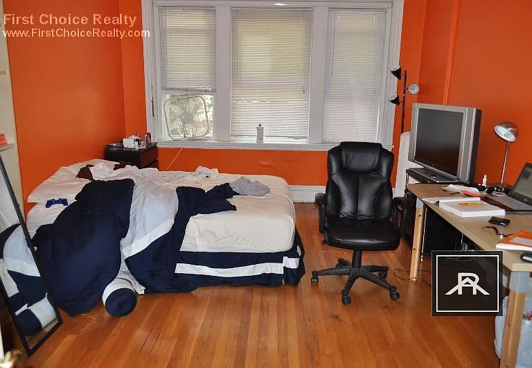 96 Strathmore Rd #4 — Photo 3