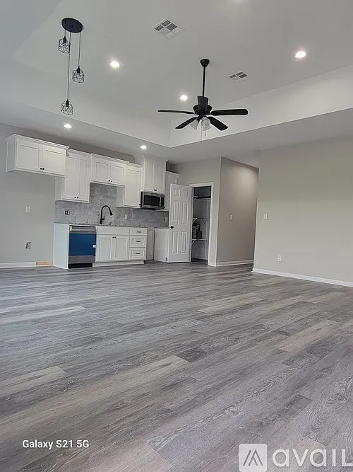 112 Coralee Ln — Photo 3