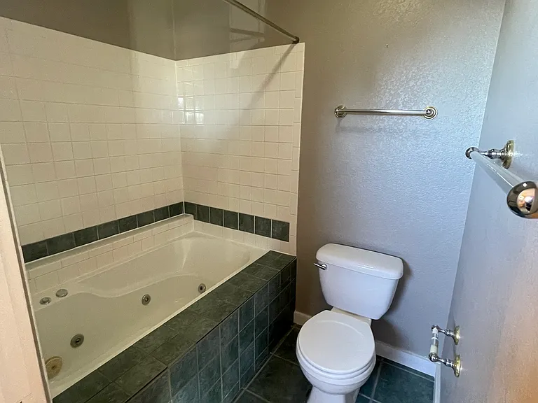 4151 Heritage Way — Photo 31