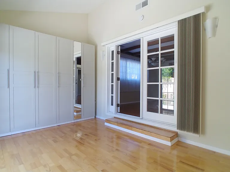 17255 Flanders St — Photo 10