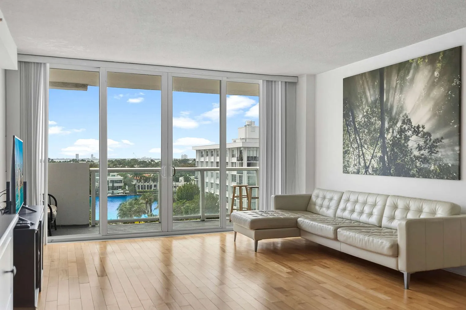 2 bed, 2.0 bath, 925 sqft, $4,117 — Photo 1