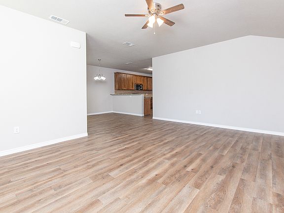 4th image of 2351 S Wall St #B