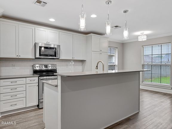 5th image of 204 Wildflower Ln