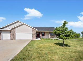 901 Trail Dr, Slater, IA 50244
