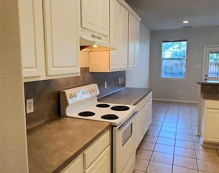 13043 Peppergate Ln — Photo 4
