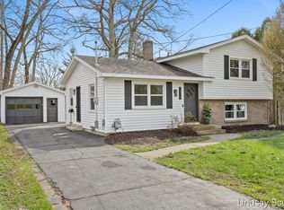 1510 Southlawn Dr SW, Wyoming, MI 49509