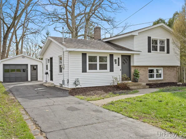 1510 Southlawn Dr SW, Wyoming, MI 49509