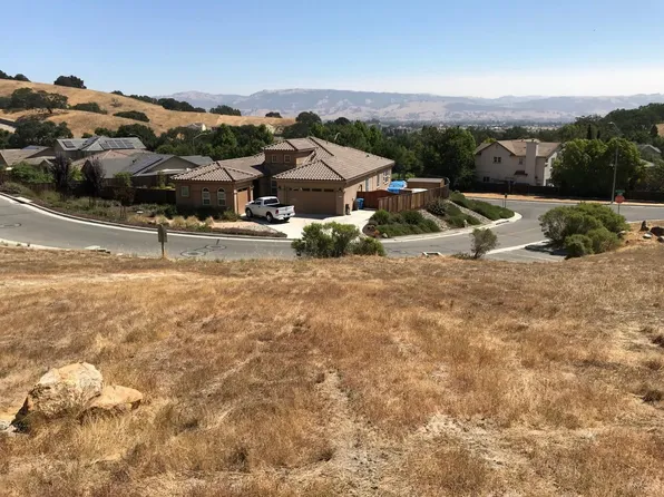 1810 Carob Ct, Gilroy, CA 95020